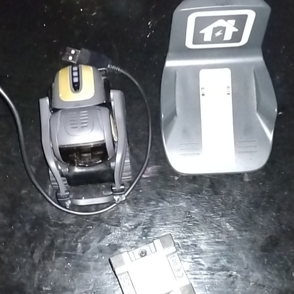 Anki Vector robot - Picture 2 of 2